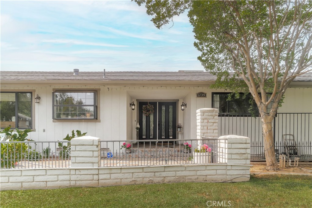 5739 N Pleasant, Fresno, CA 93711