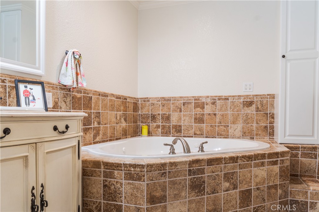 5739 N Pleasant, Fresno, CA 93711