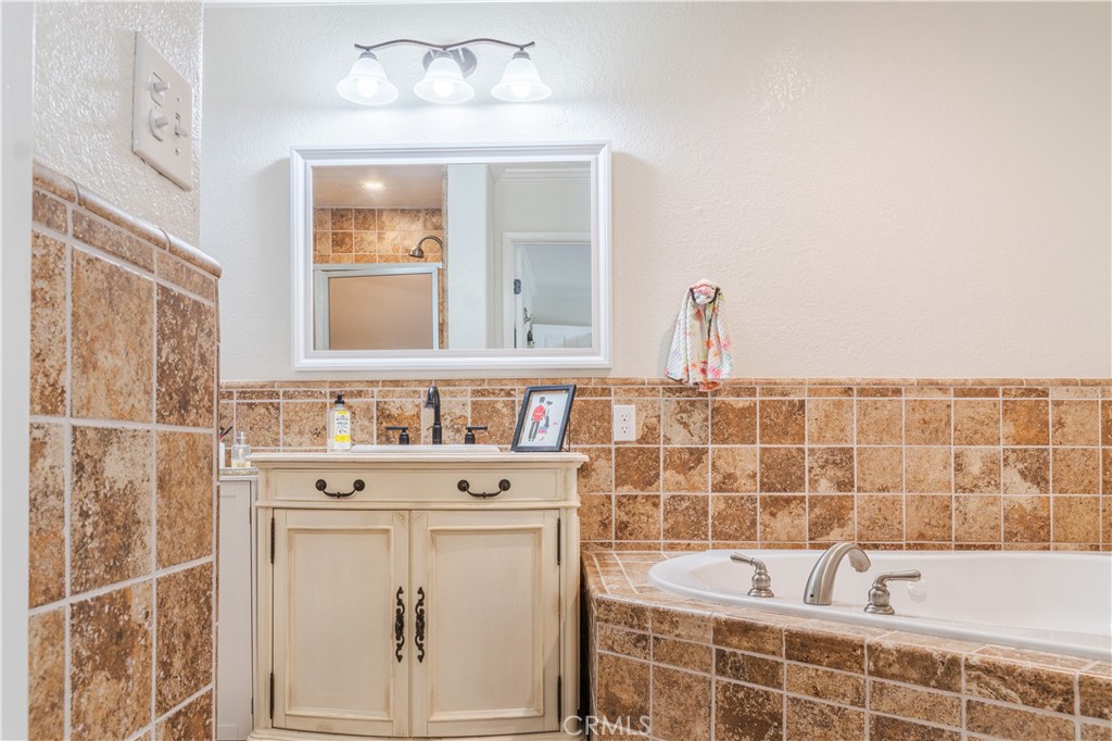 5739 N Pleasant, Fresno, CA 93711