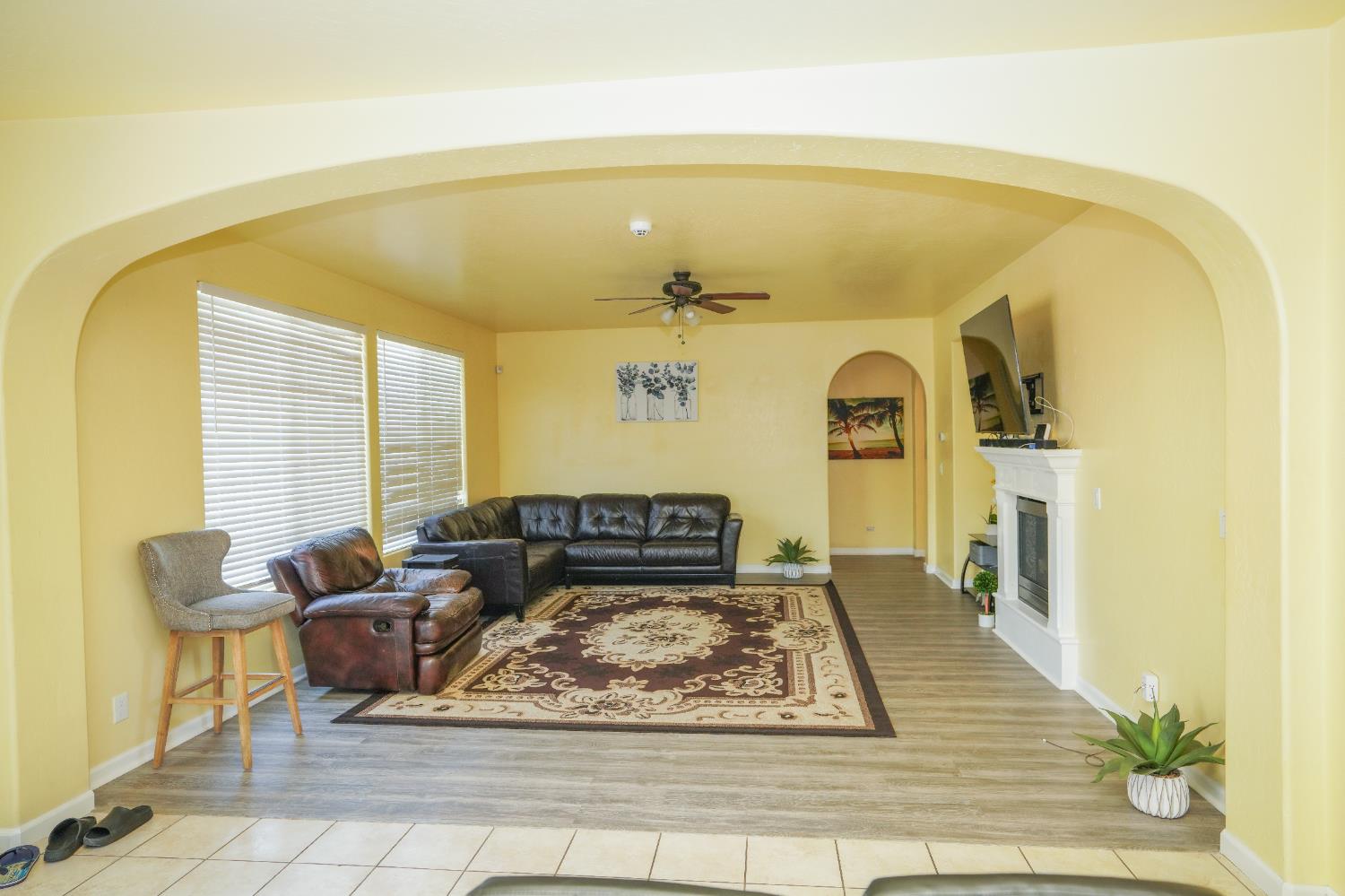 1976 N Belvedere Ave N, Fresno, CA 93722