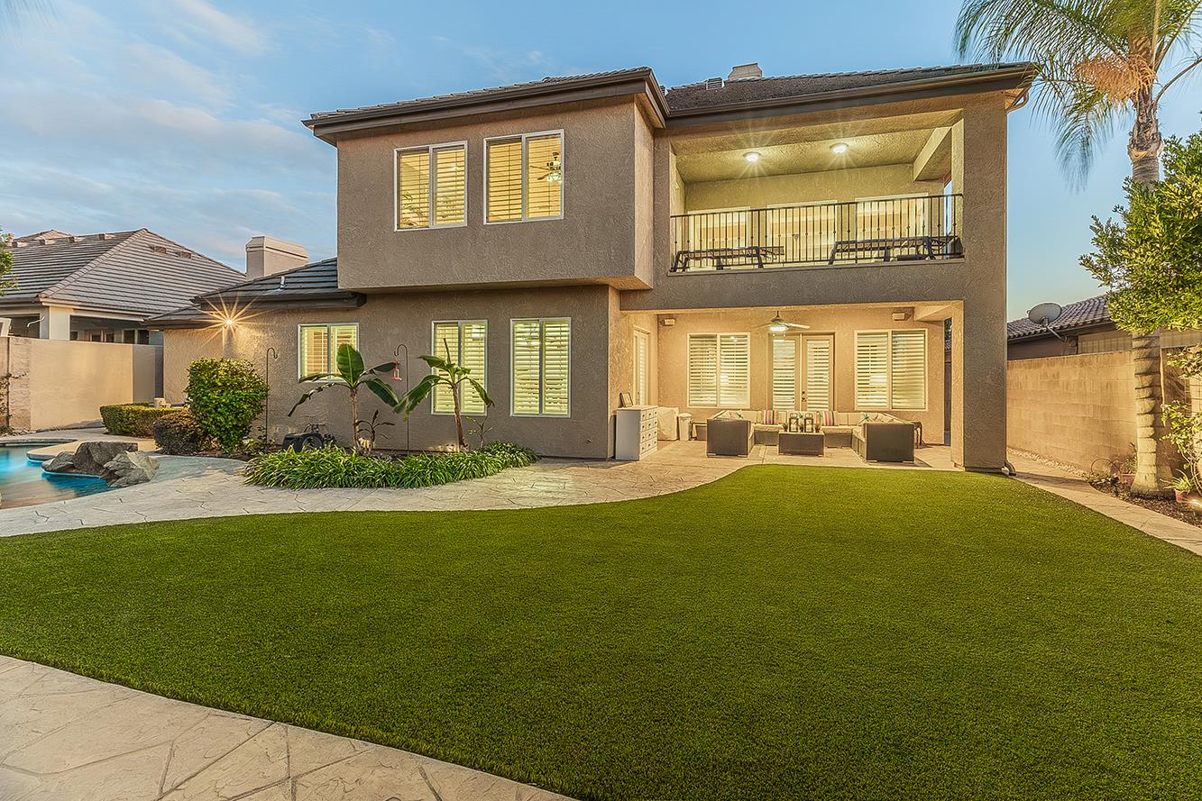 1378 E Glenlake Ln, Fresno, CA 93730