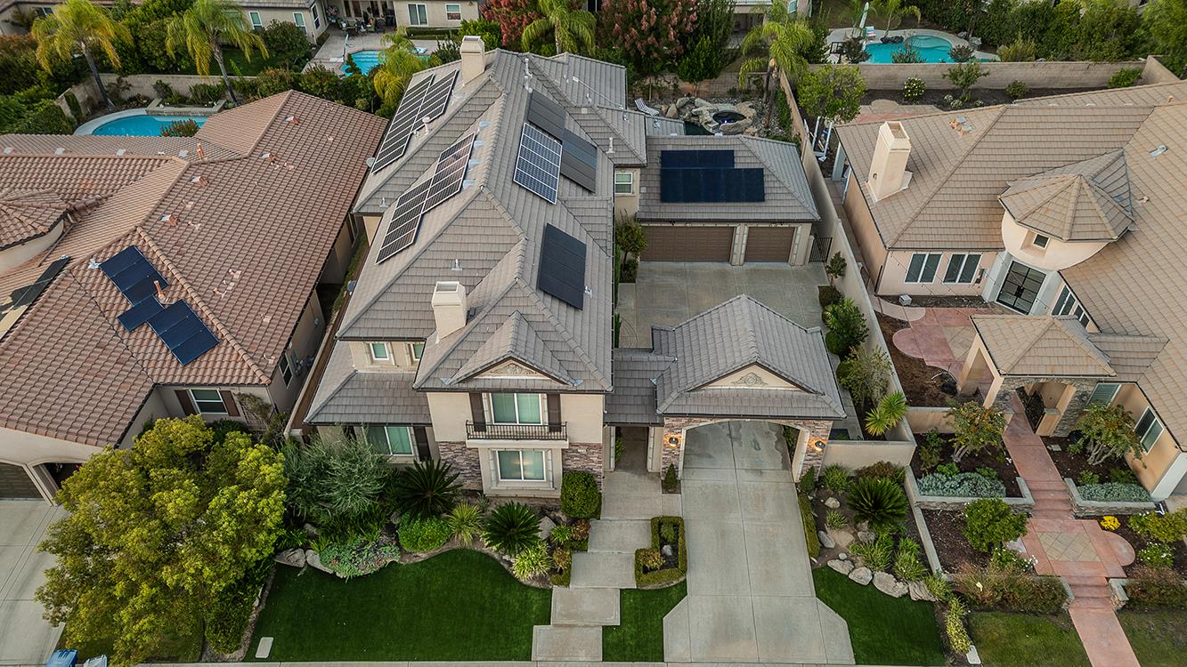 1378 E Glenlake Ln, Fresno, CA 93730