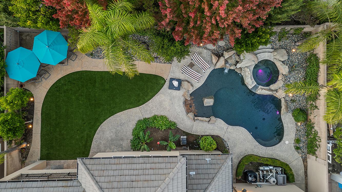 1378 E Glenlake Ln, Fresno, CA 93730