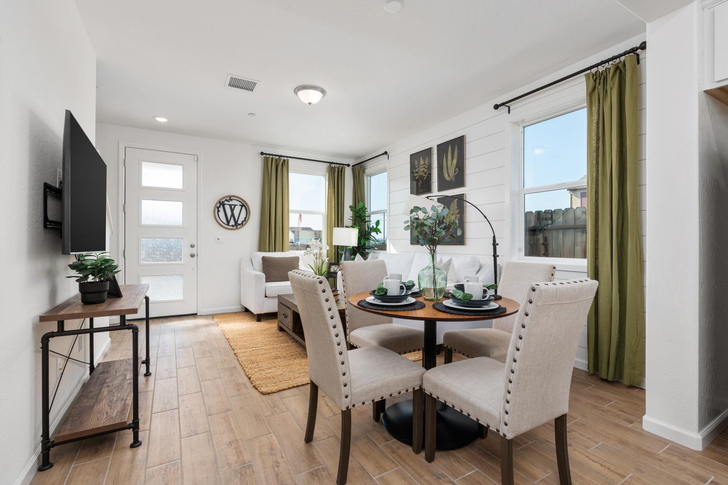 6544 E Blushing Dr, Fresno, CA 93727
