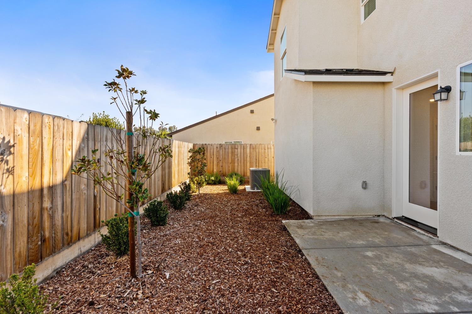 6544 E Blushing Dr, Fresno, CA 93727