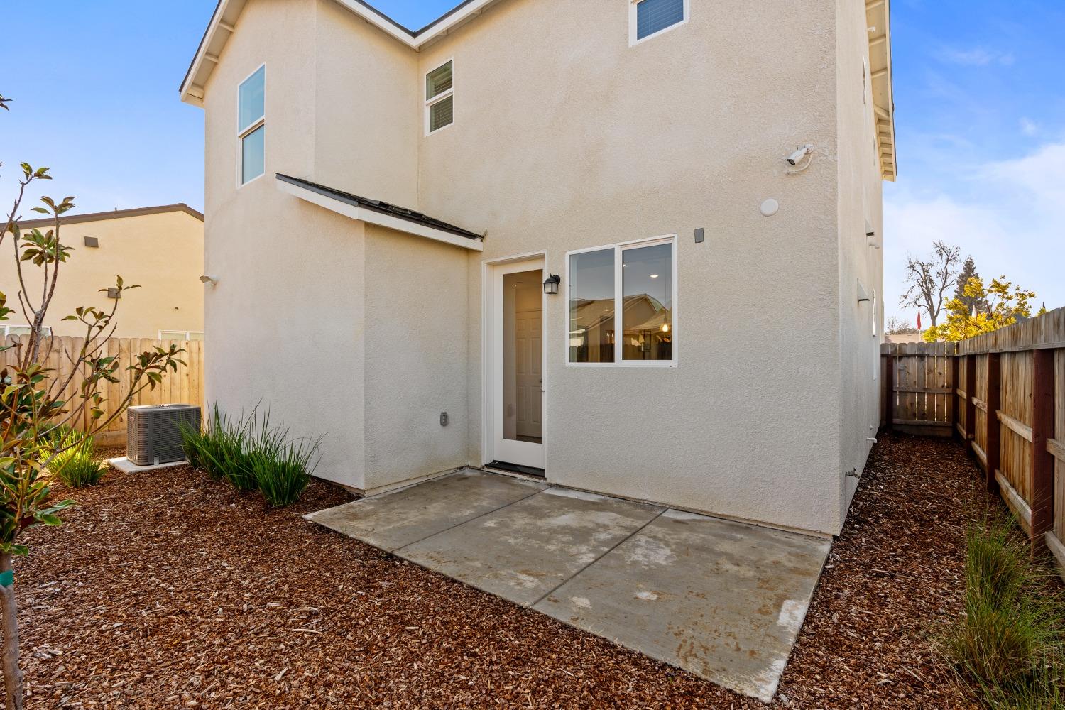 6544 E Blushing Dr, Fresno, CA 93727