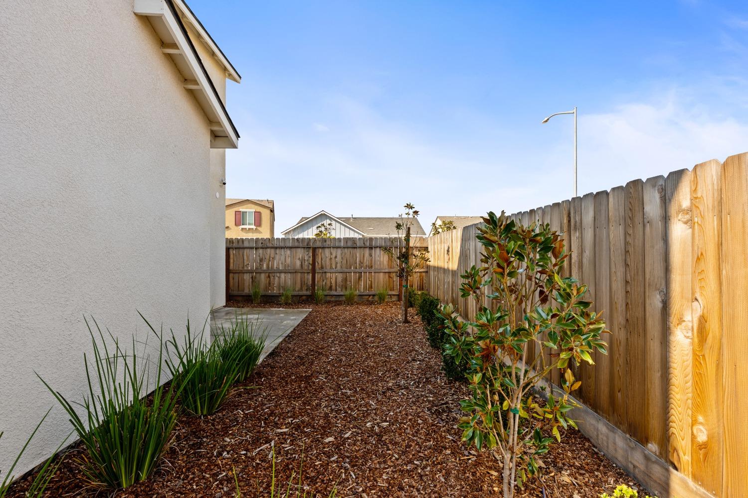 6544 E Blushing Dr, Fresno, CA 93727