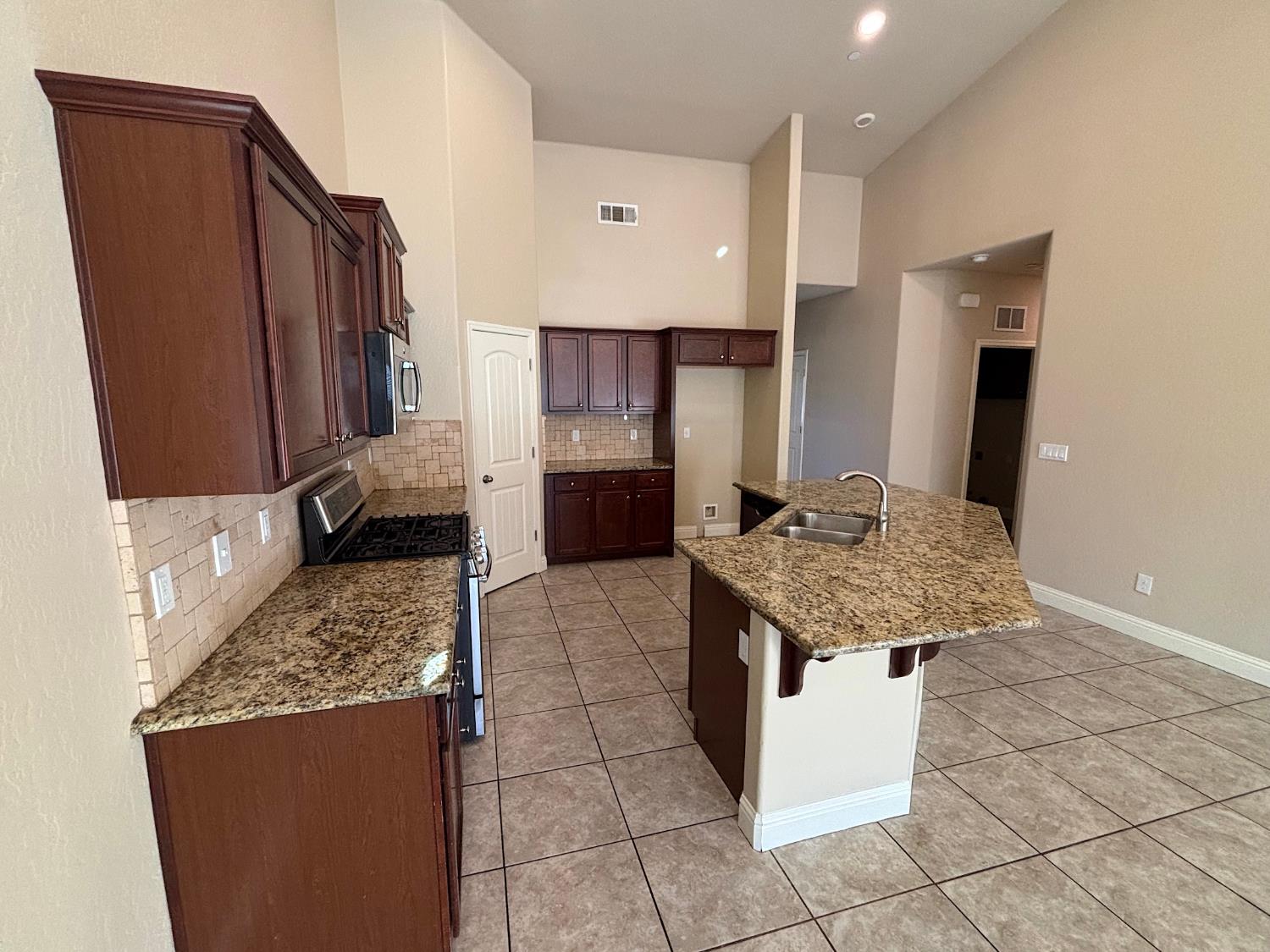 6248 E Farrin Ave, Fresno, CA 93727