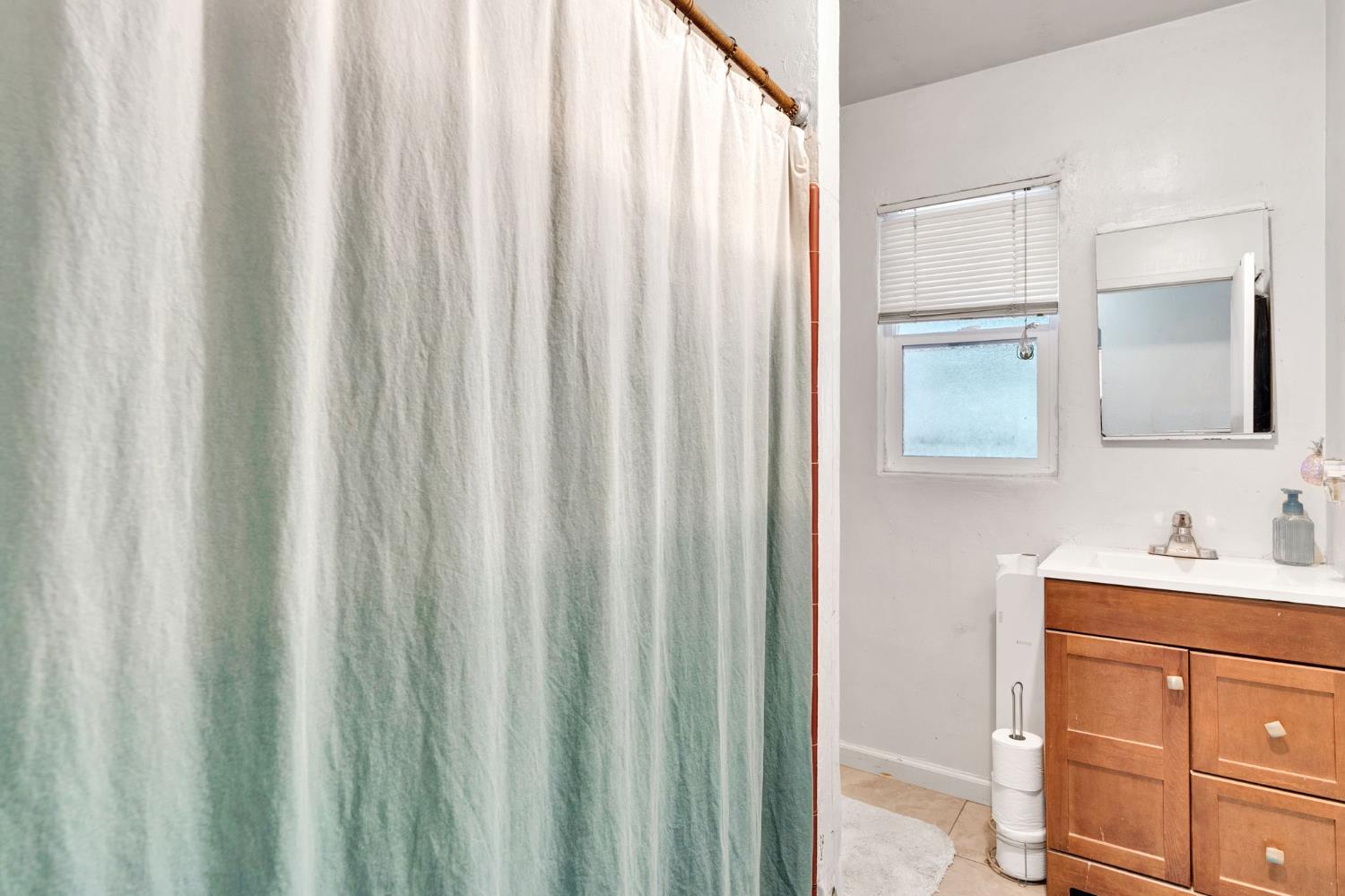 3743 E Mckinley Ave, Fresno, CA 93703