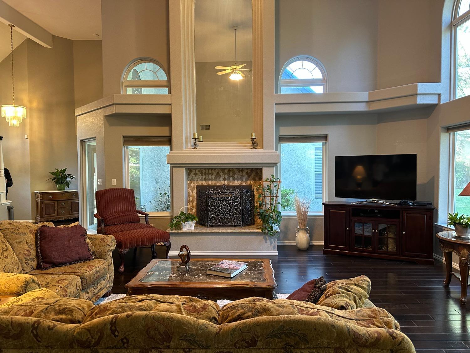 10250 N Quail Run Dr, Fresno, CA 93730