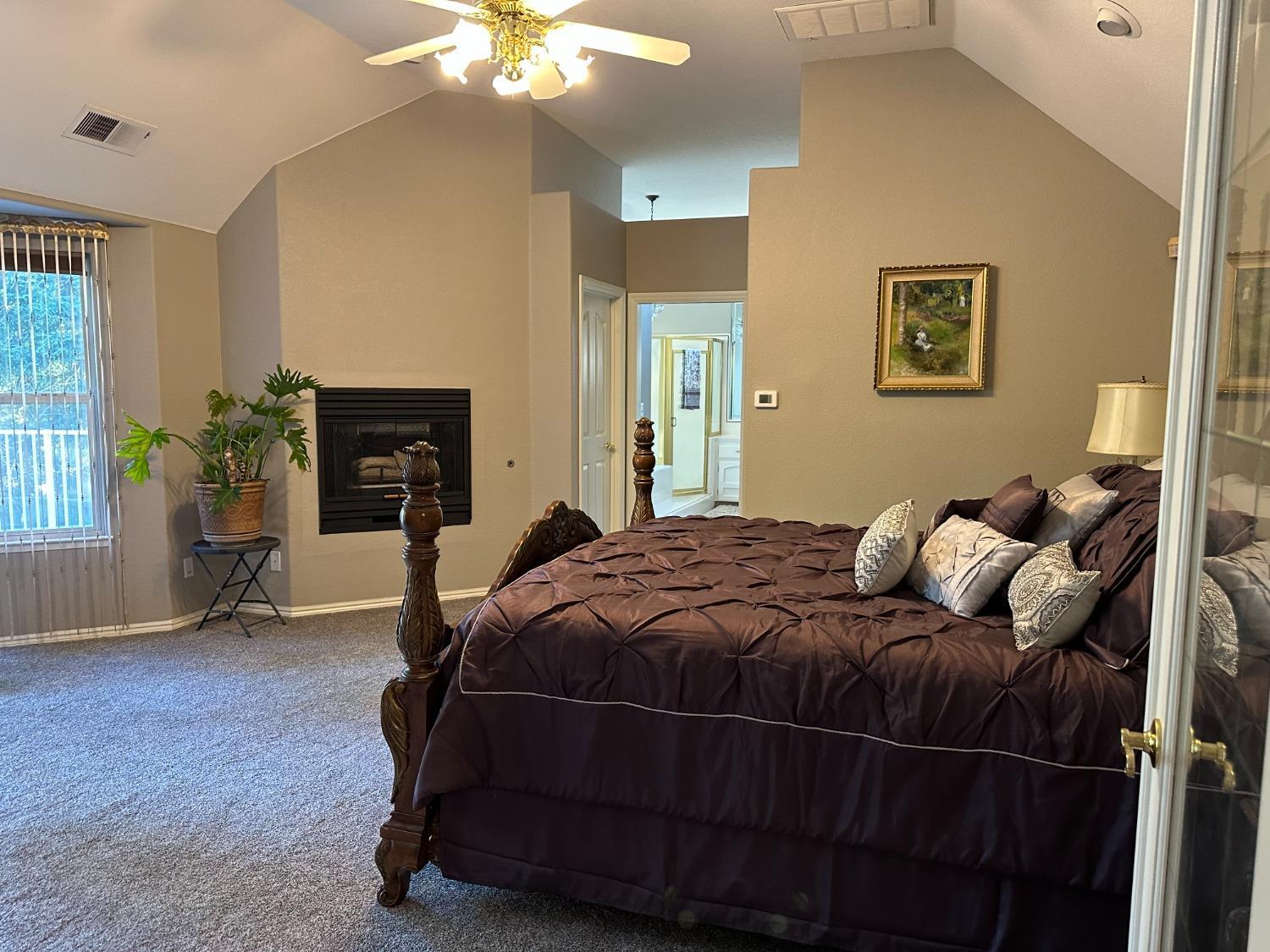 10250 N Quail Run Dr, Fresno, CA 93730