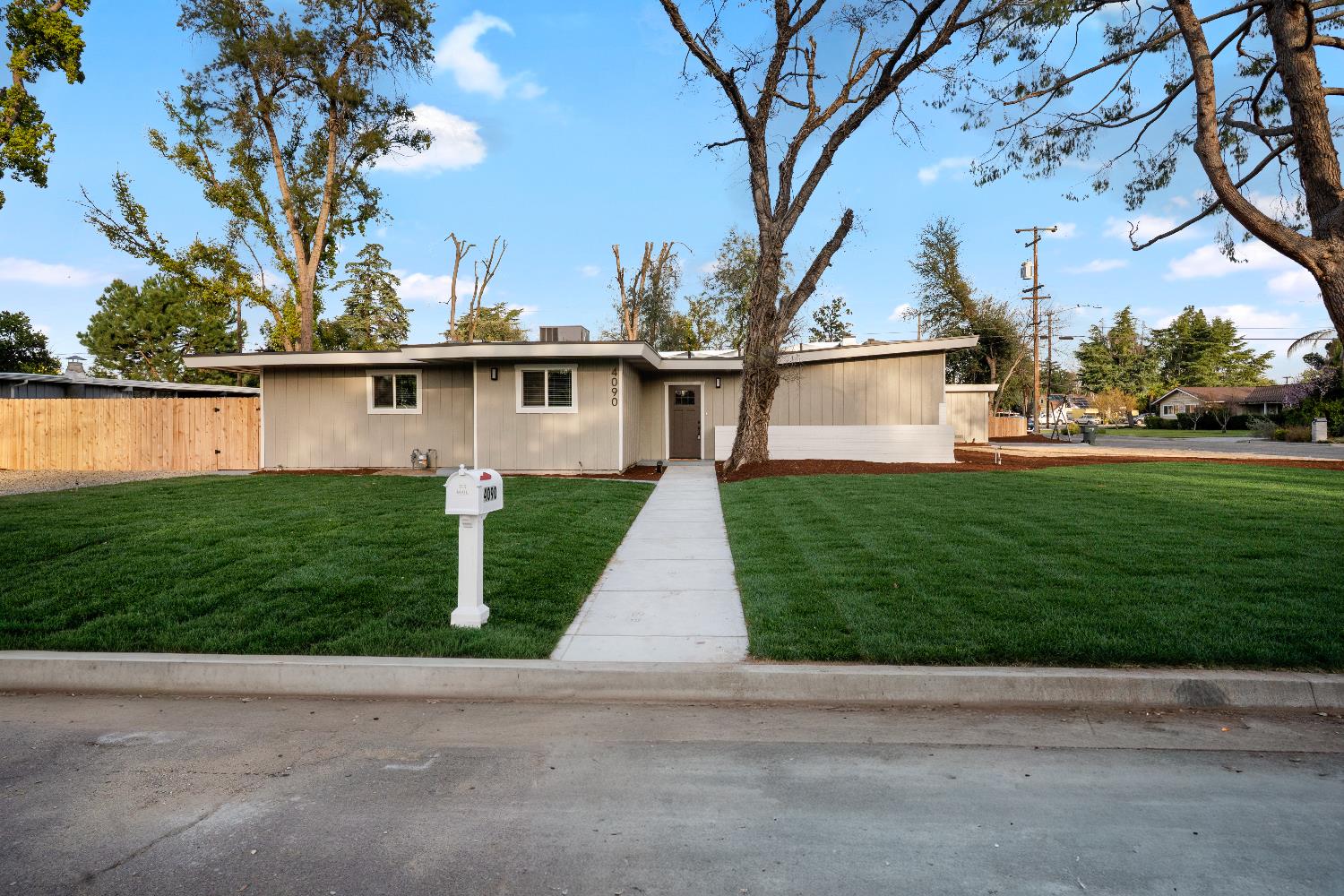 4090 N Sherman, Fresno, CA 93726