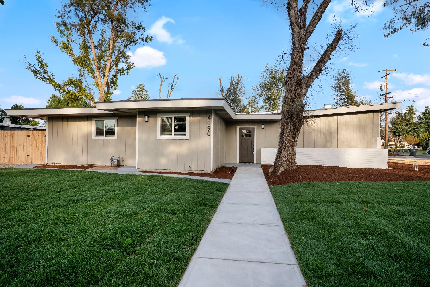 4090 N Sherman, Fresno, CA 93726