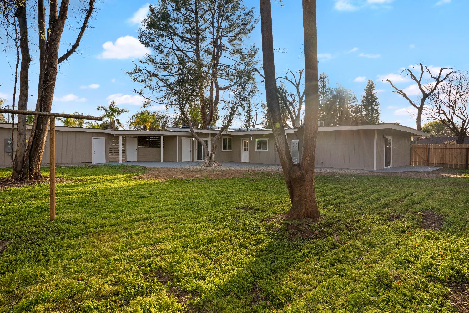 4090 N Sherman, Fresno, CA 93726