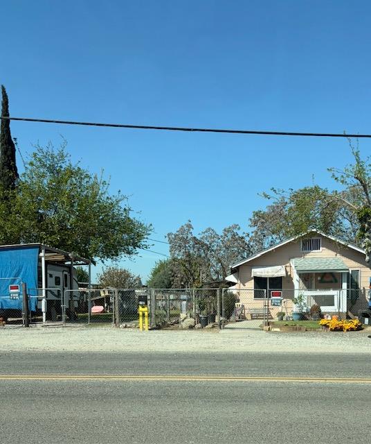 1107 N Hughes Ave, Fresno, CA 93728