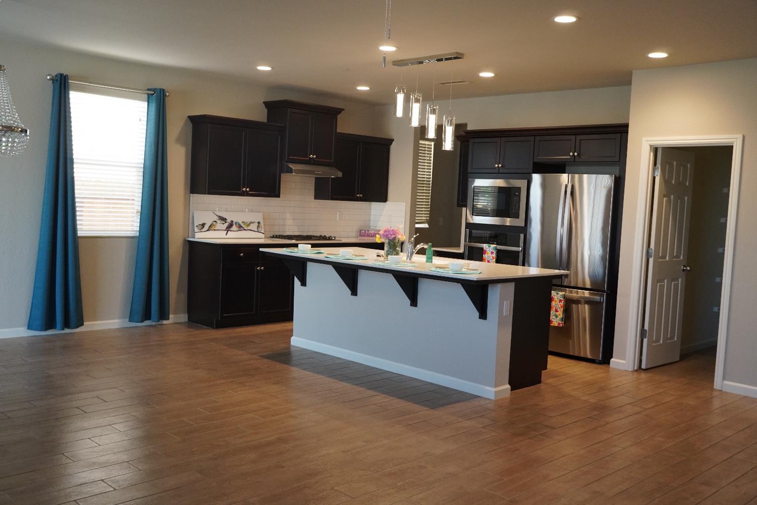 7478 E Flint Way, Fresno, CA 93737