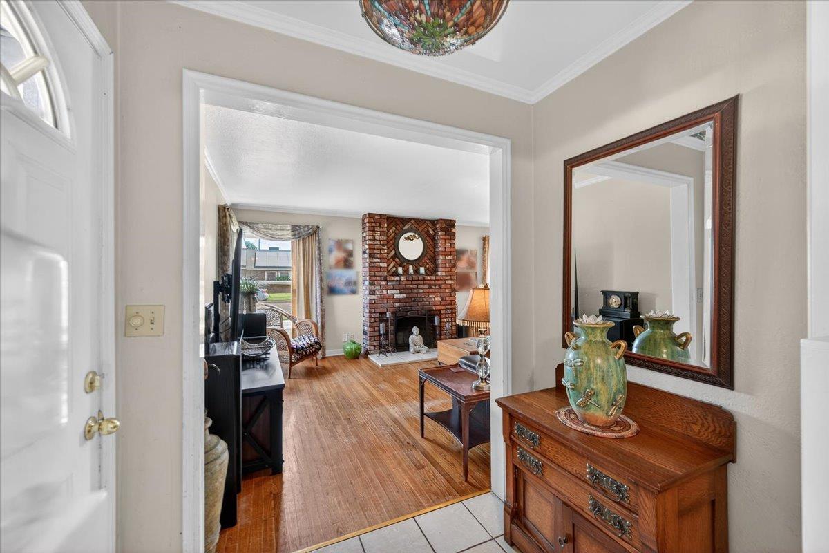 35 E Garland Ave, Fresno, CA 93704