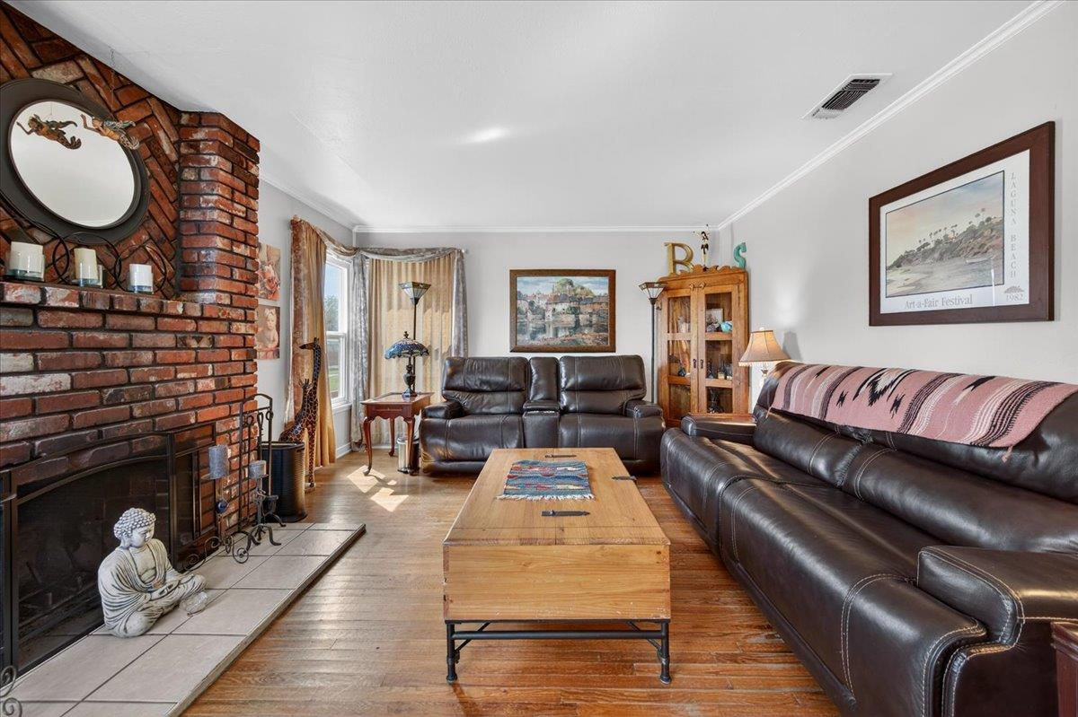 35 E Garland Ave, Fresno, CA 93704