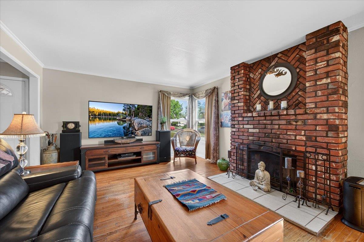 35 E Garland Ave, Fresno, CA 93704