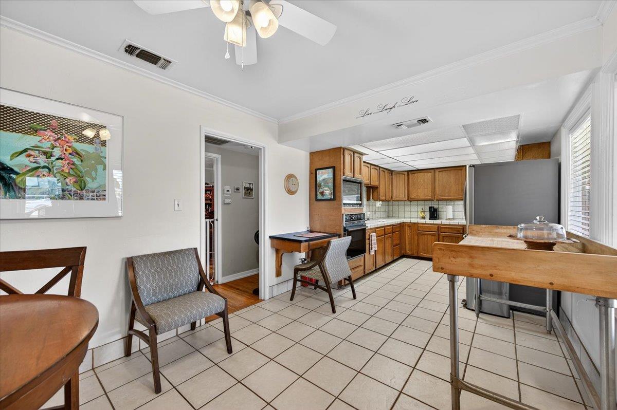 35 E Garland Ave, Fresno, CA 93704