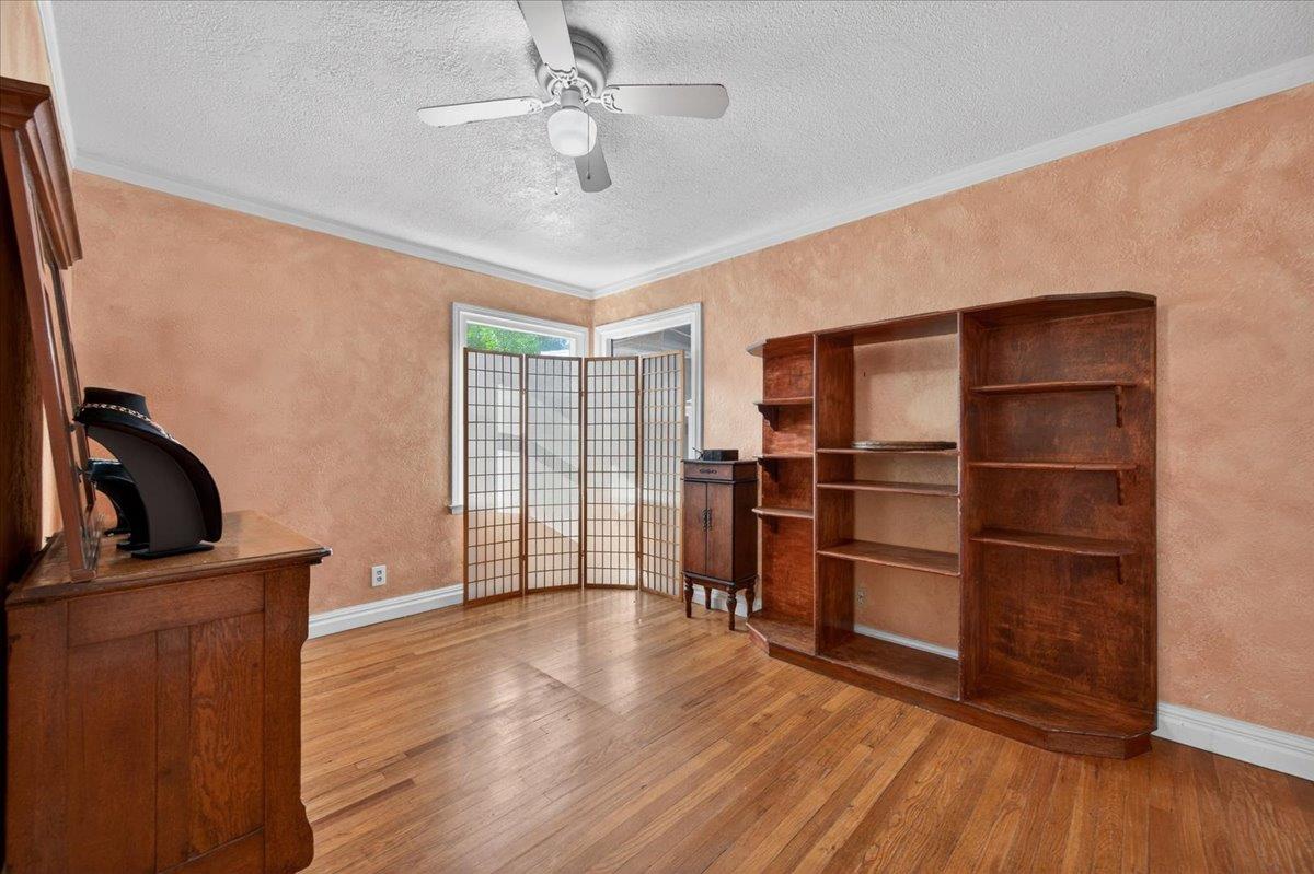 35 E Garland Ave, Fresno, CA 93704