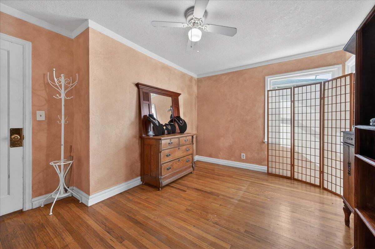 35 E Garland Ave, Fresno, CA 93704