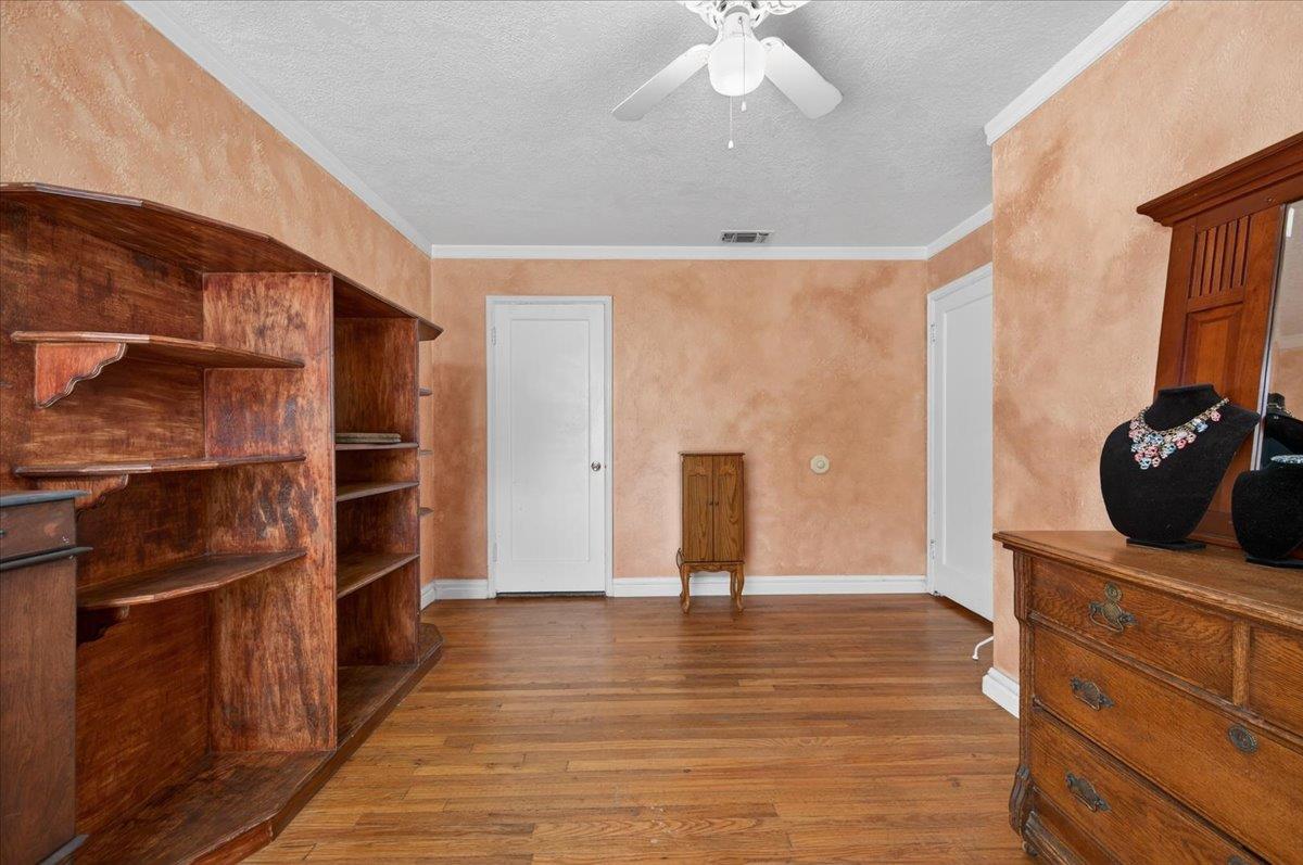 35 E Garland Ave, Fresno, CA 93704