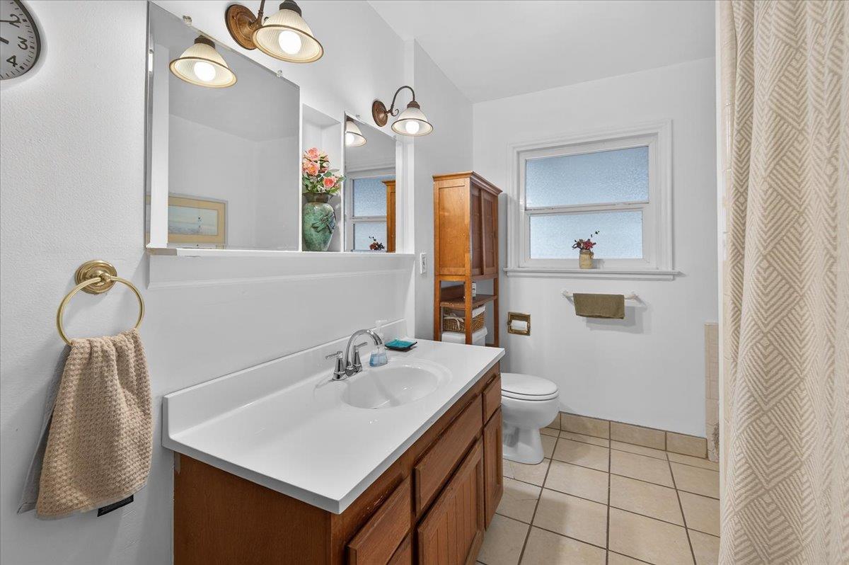 35 E Garland Ave, Fresno, CA 93704