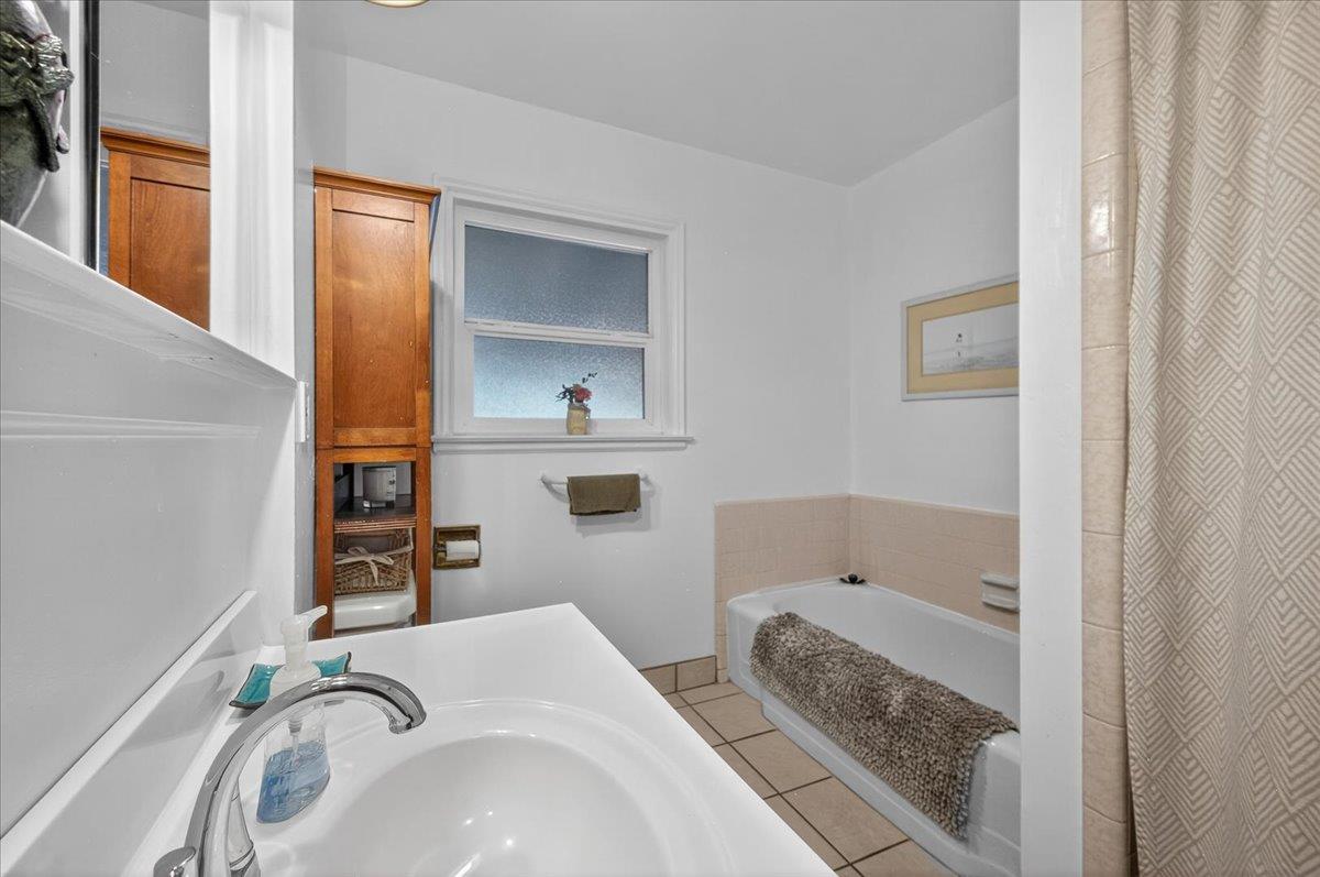 35 E Garland Ave, Fresno, CA 93704