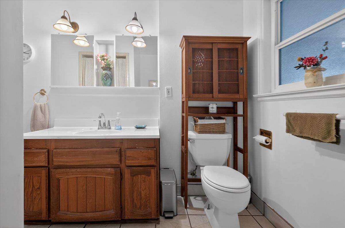 35 E Garland Ave, Fresno, CA 93704