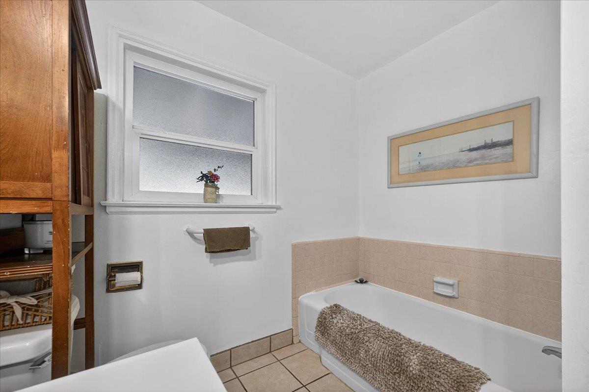 35 E Garland Ave, Fresno, CA 93704