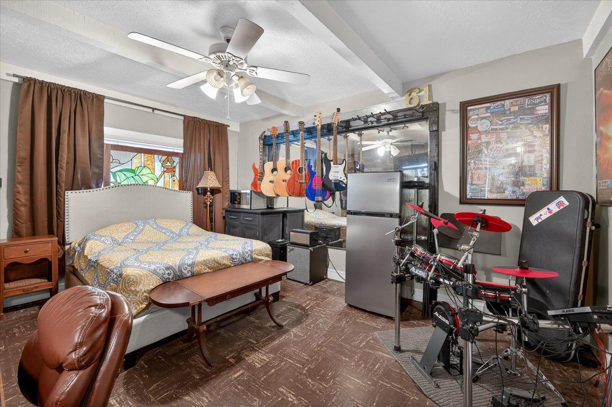 35 E Garland Ave, Fresno, CA 93704