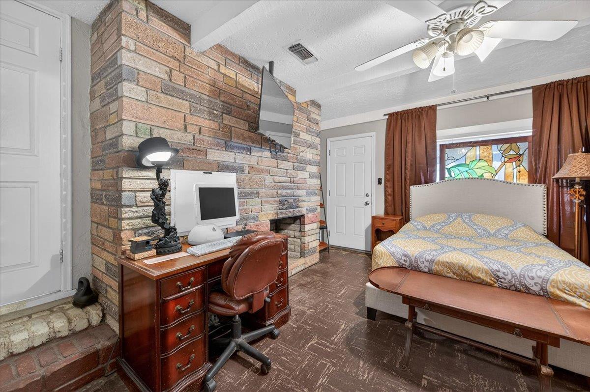 35 E Garland Ave, Fresno, CA 93704