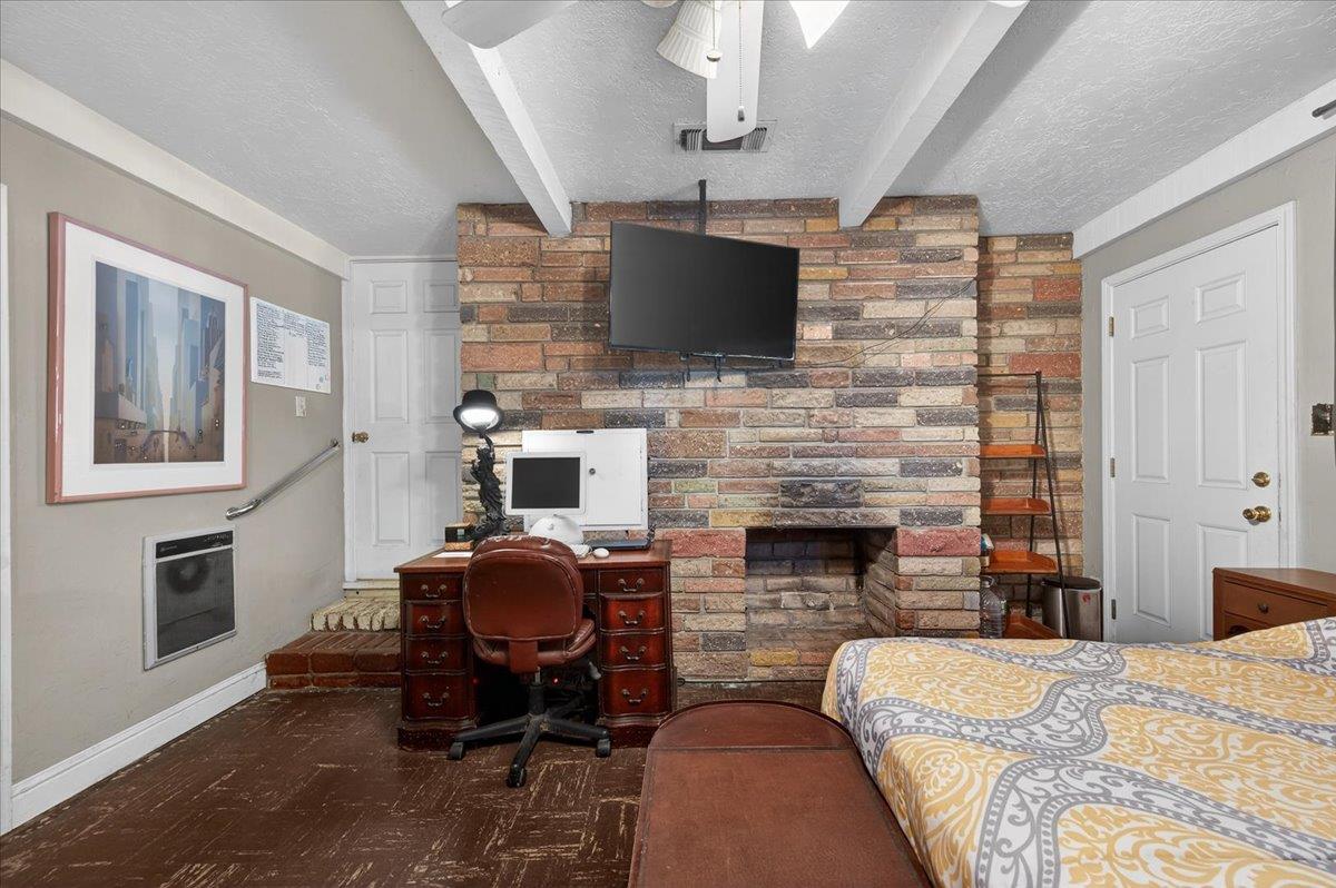 35 E Garland Ave, Fresno, CA 93704