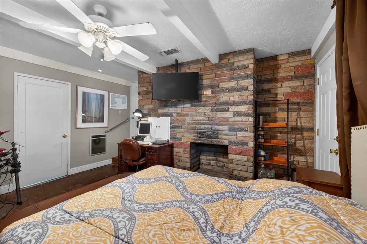 35 E Garland Ave, Fresno, CA 93704