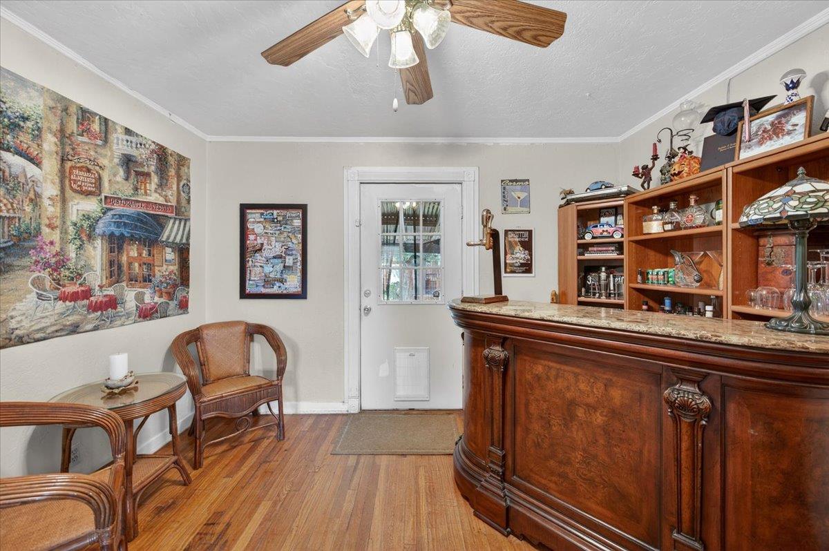 35 E Garland Ave, Fresno, CA 93704