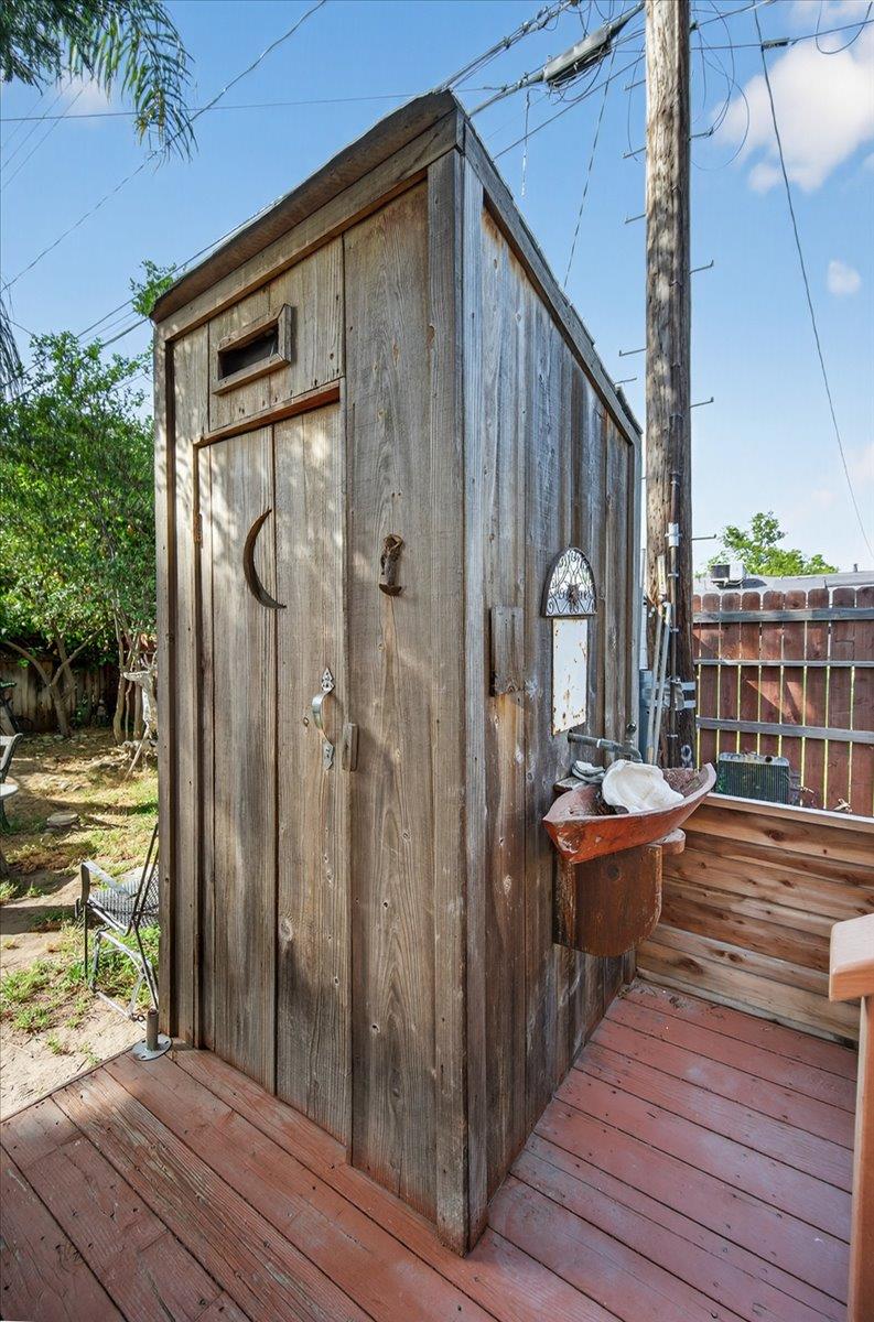 35 E Garland Ave, Fresno, CA 93704