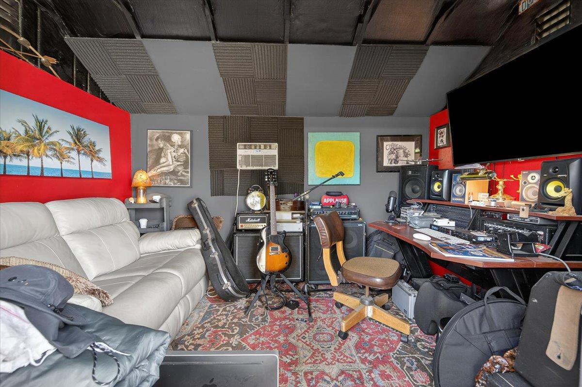 35 E Garland Ave, Fresno, CA 93704