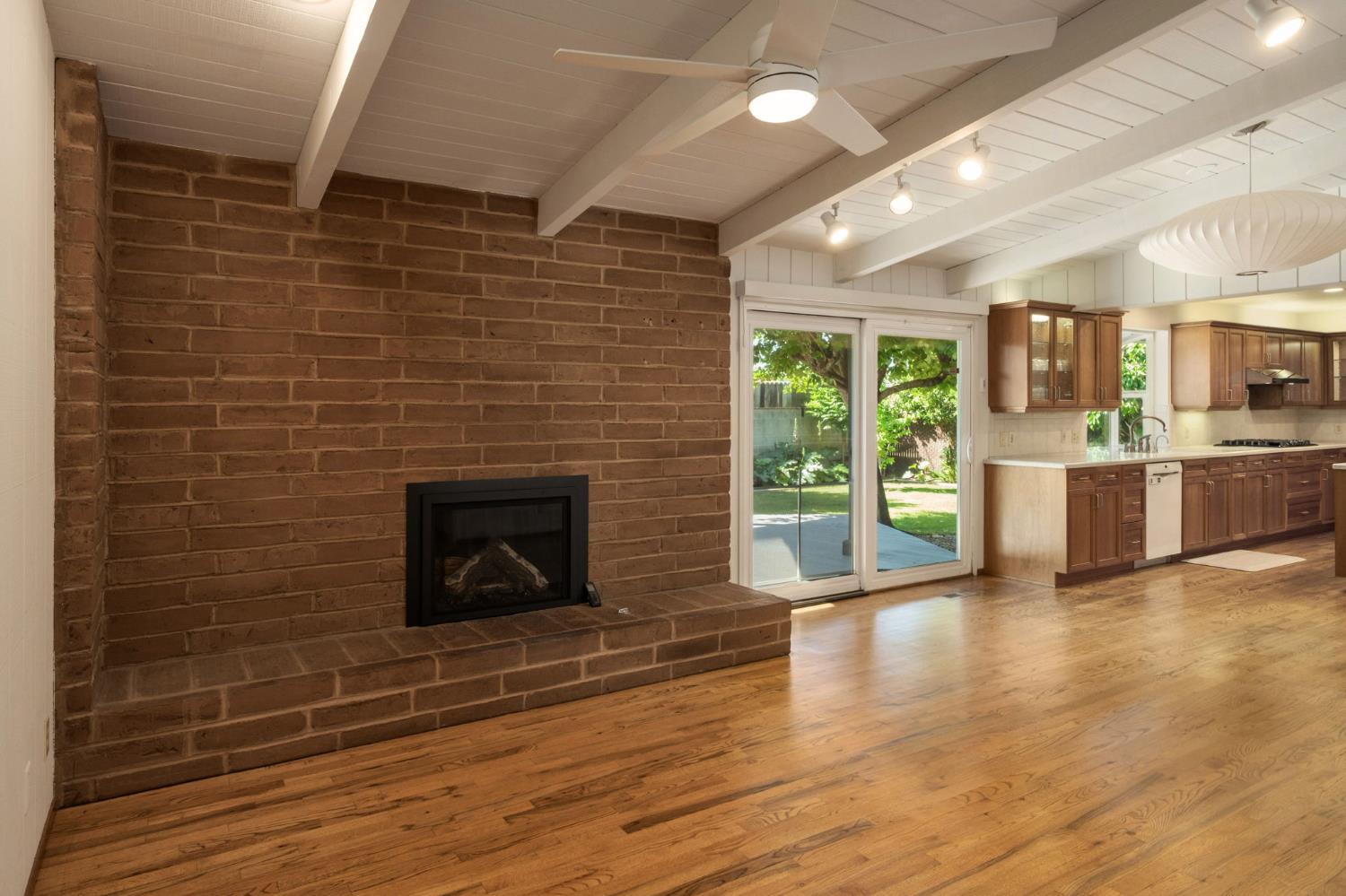 1510 E Austin Way, Fresno, CA 93704