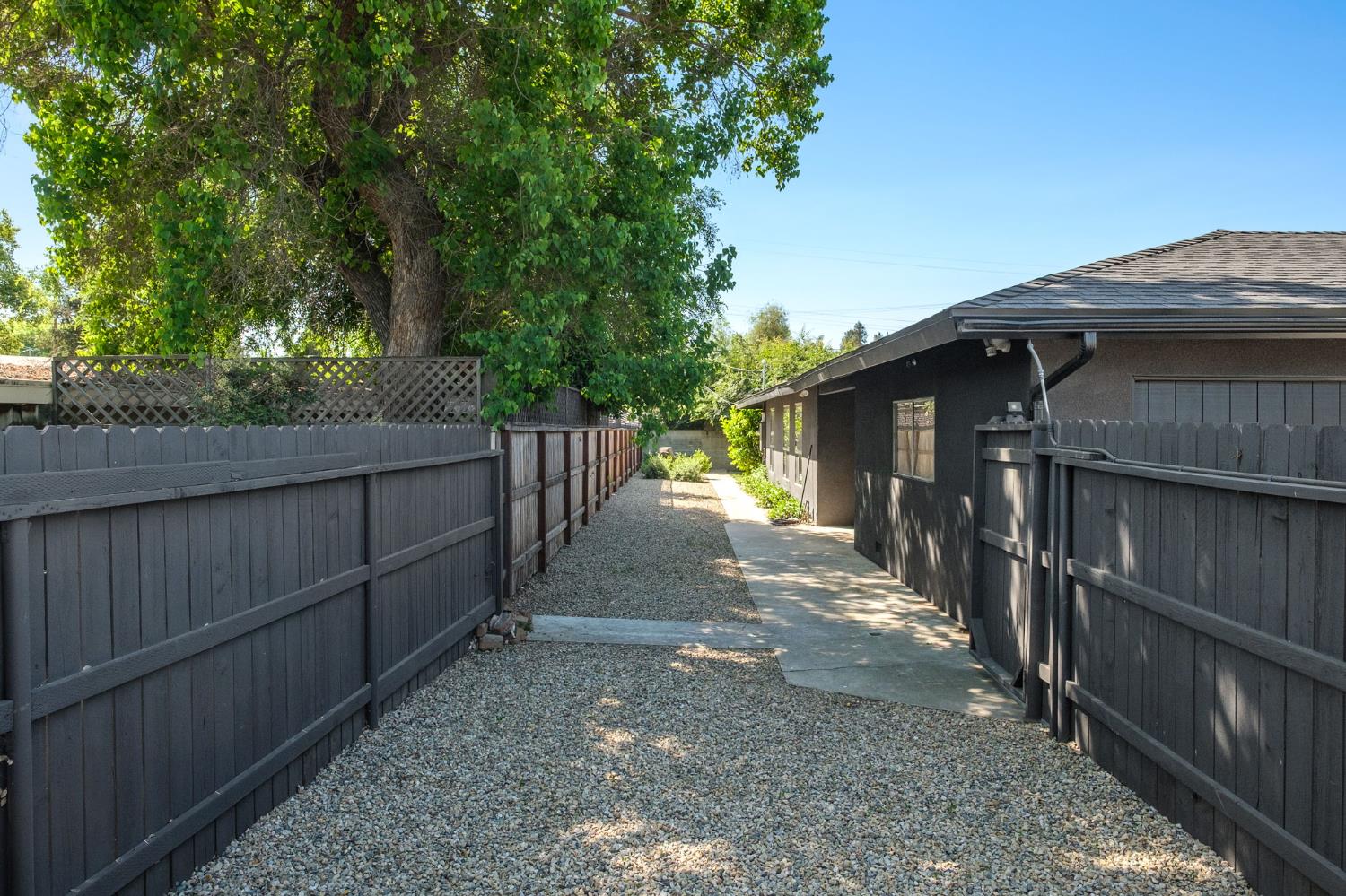 1510 E Austin Way, Fresno, CA 93704