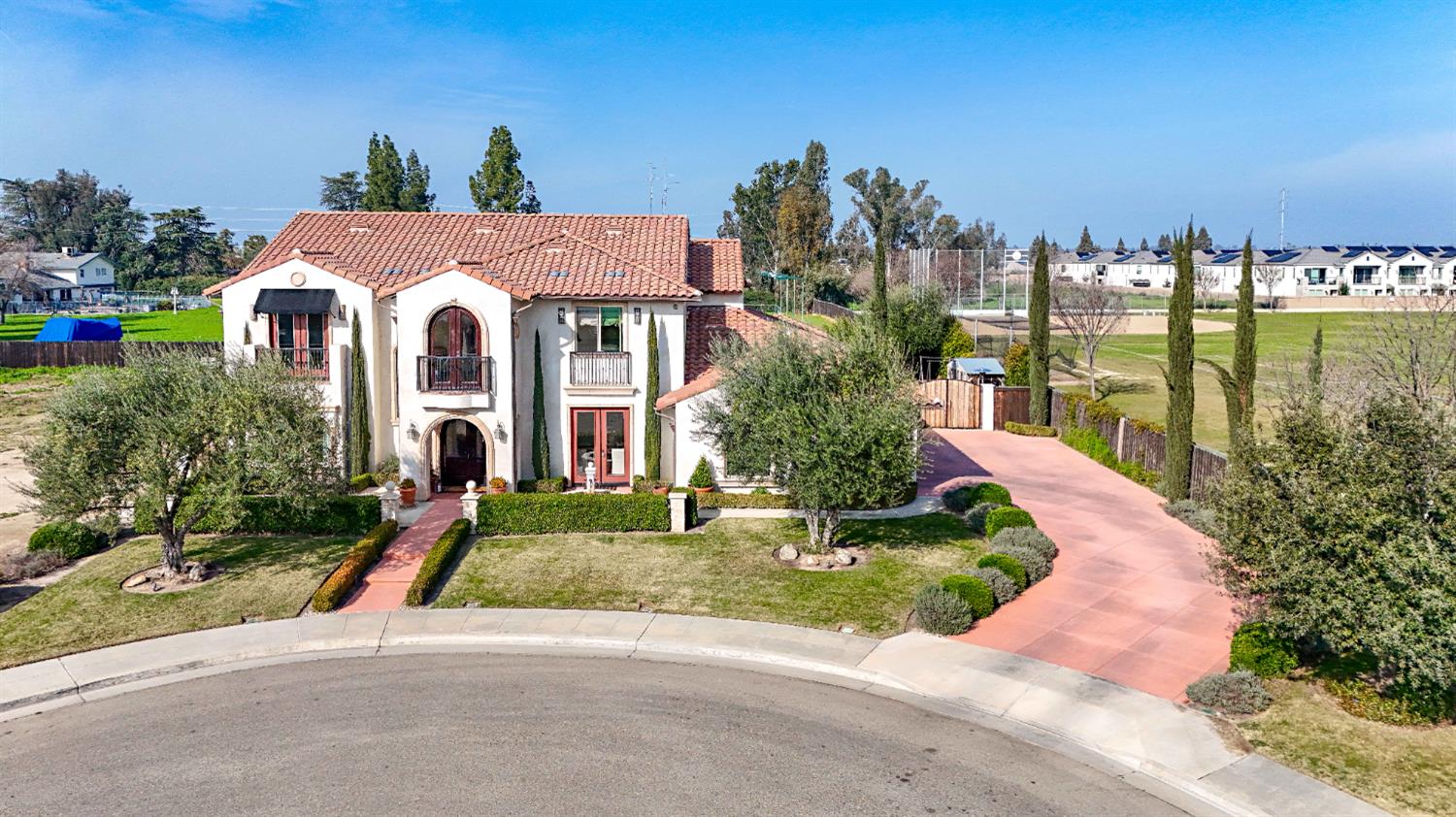 2564 E Sarazen, Fresno, CA 93730