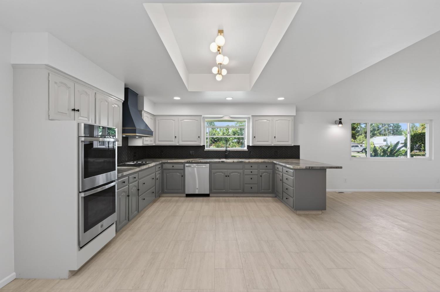 1326 W Escalon Ave, Fresno, CA 93711