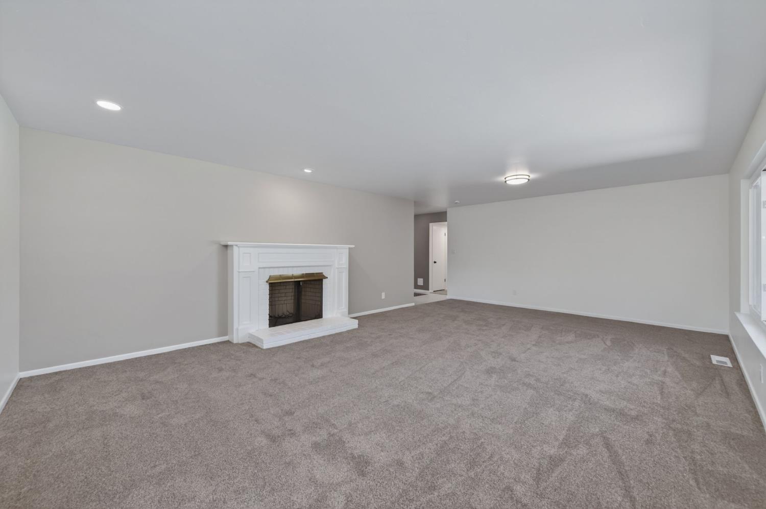1326 W Escalon Ave, Fresno, CA 93711