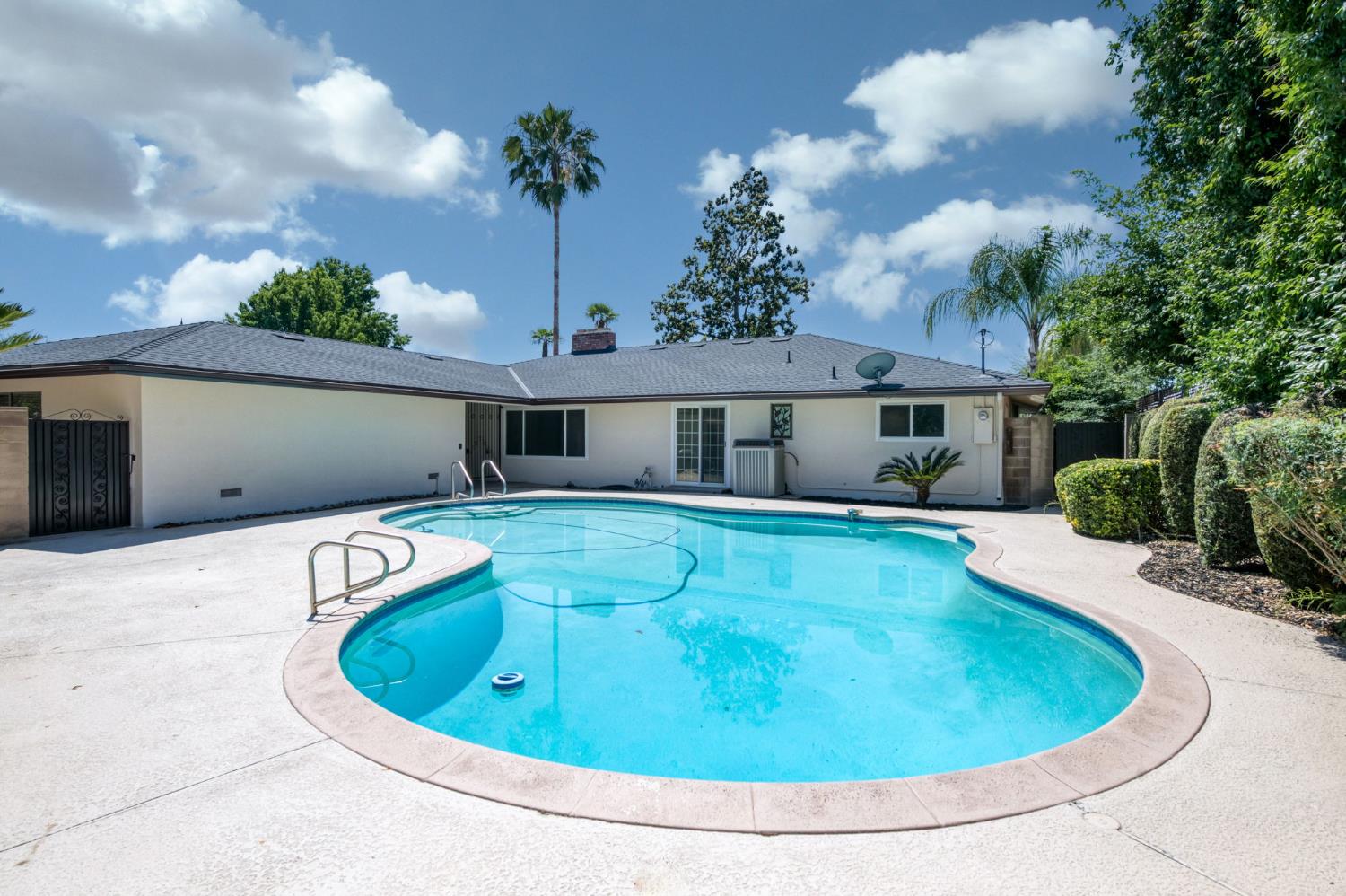 1326 W Escalon Ave, Fresno, CA 93711
