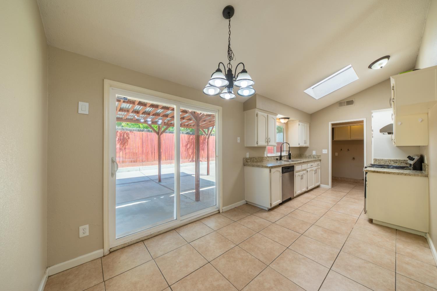 6168 N Lola Ave, Fresno, CA 93722