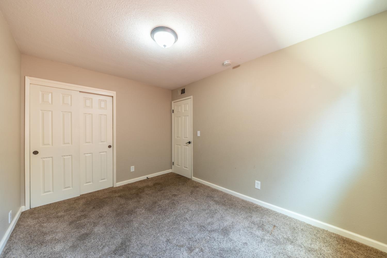 6168 N Lola Ave, Fresno, CA 93722