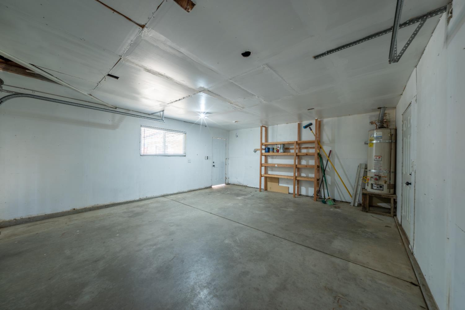 6168 N Lola Ave, Fresno, CA 93722