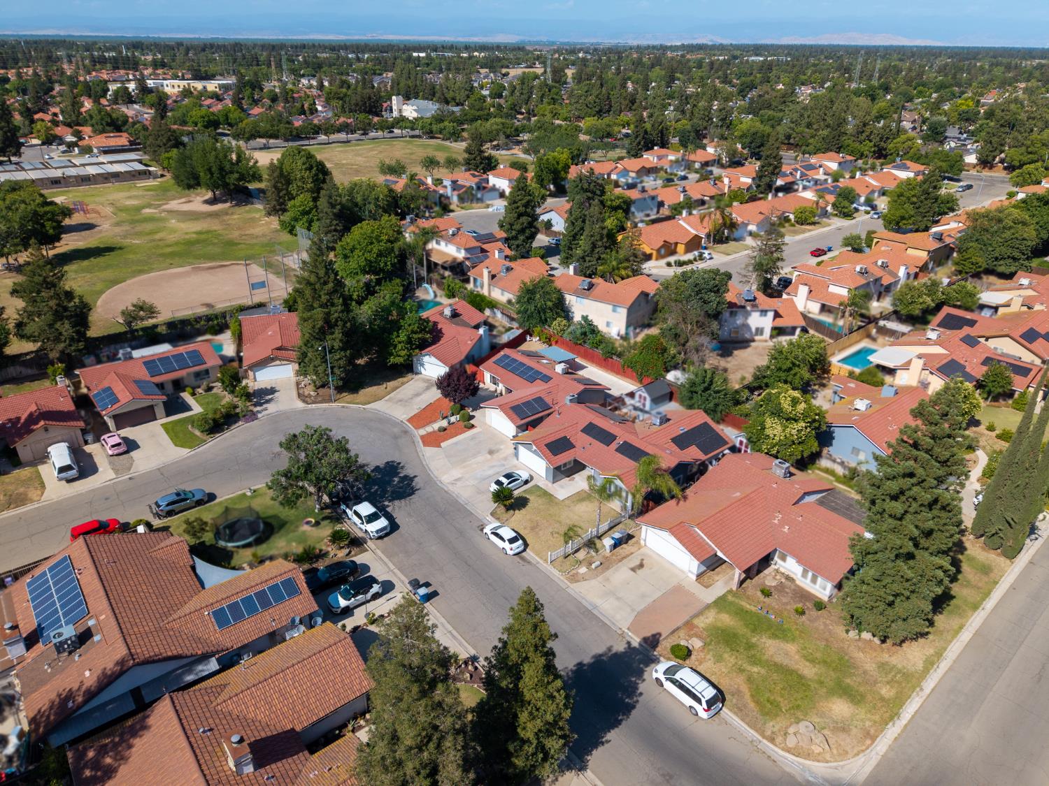 6168 N Lola Ave, Fresno, CA 93722