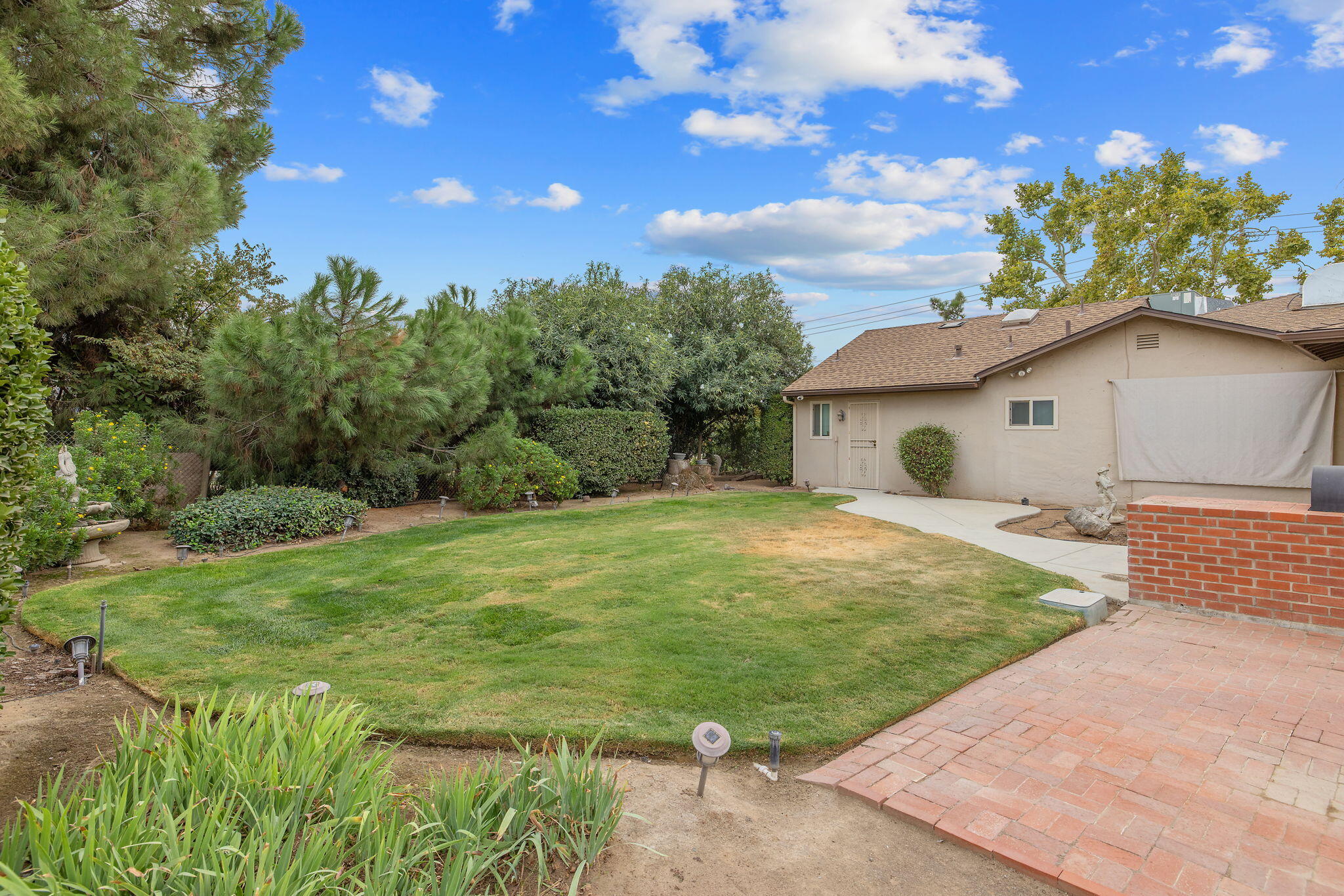 1714 N Blythe Ave, Fresno, CA 93722